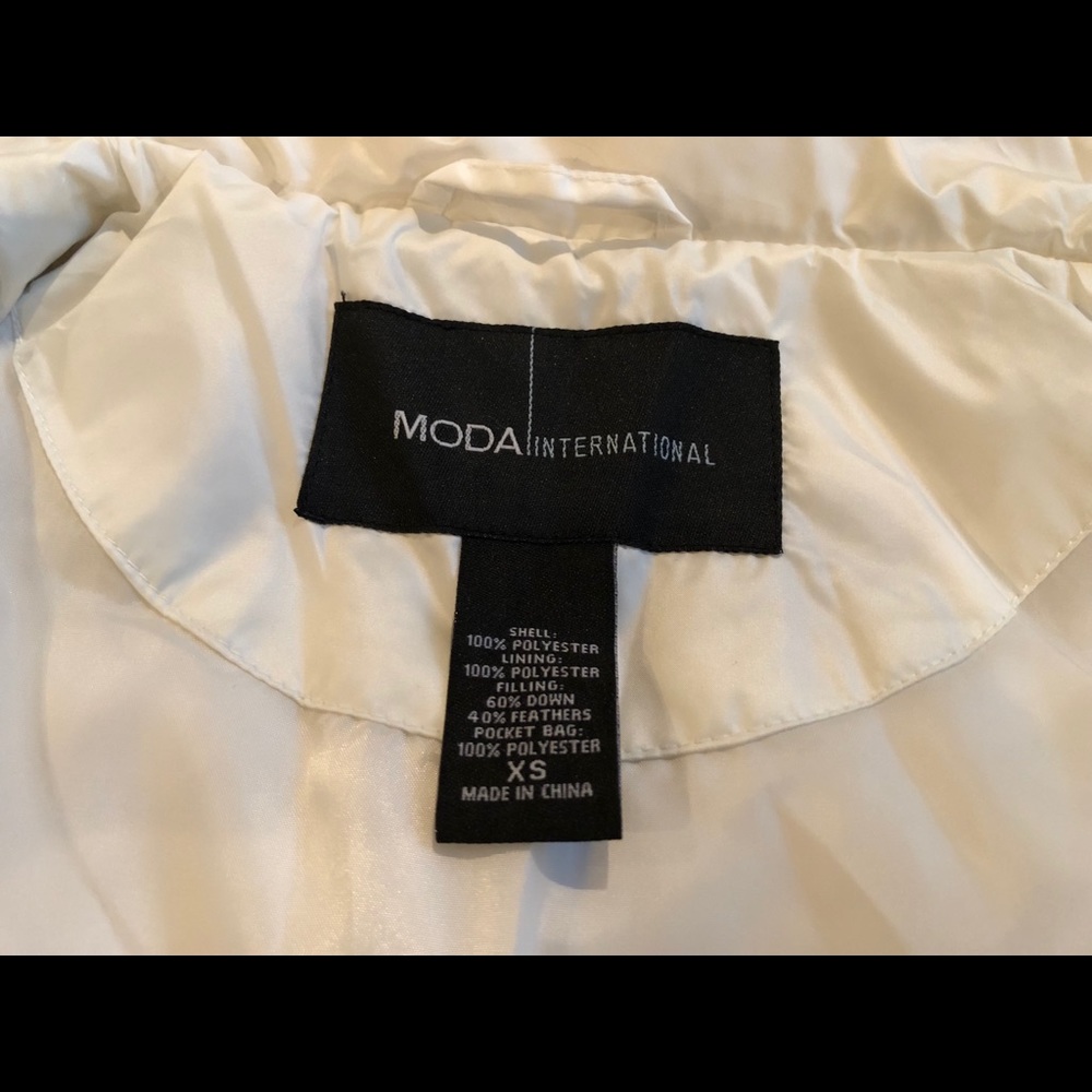 Brand New White Jacket - Picture 3 of 4